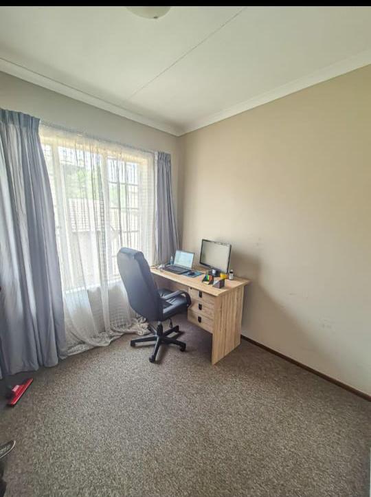 To Let 3 Bedroom Property for Rent in Ruimsig Gauteng