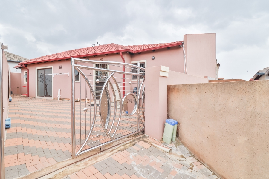 2 Bedroom Property for Sale in Clayville East Gauteng