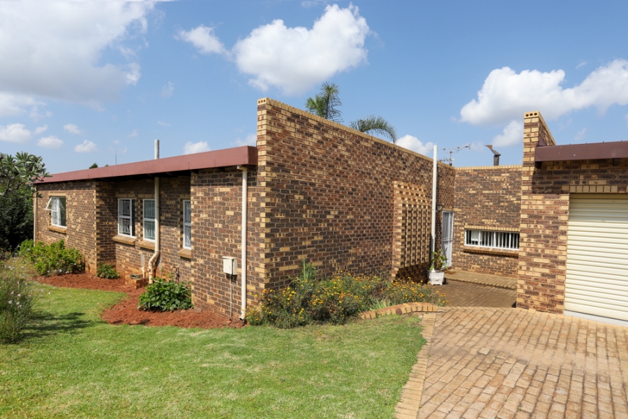 3 Bedroom Property for Sale in Helderkruin Gauteng