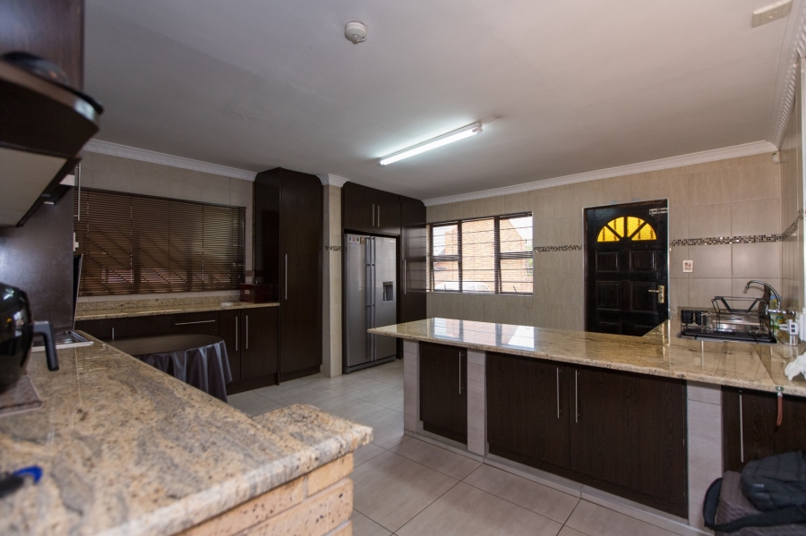 4 Bedroom Property for Sale in Lenasia South Gauteng