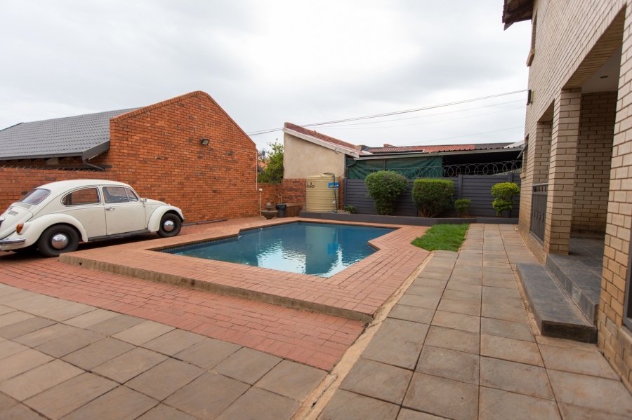 4 Bedroom Property for Sale in Lenasia South Gauteng