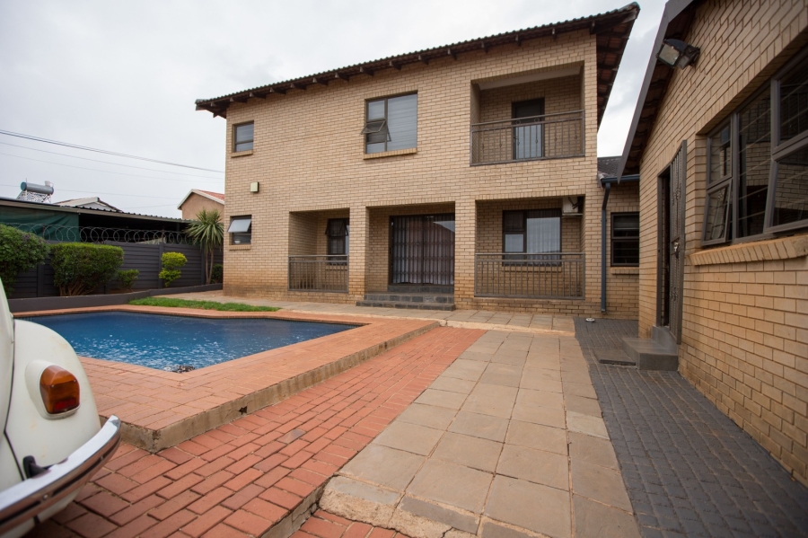 4 Bedroom Property for Sale in Lenasia South Gauteng