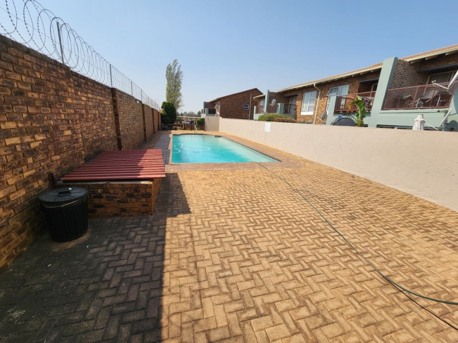 2 Bedroom Property for Sale in Ravenswood Gauteng