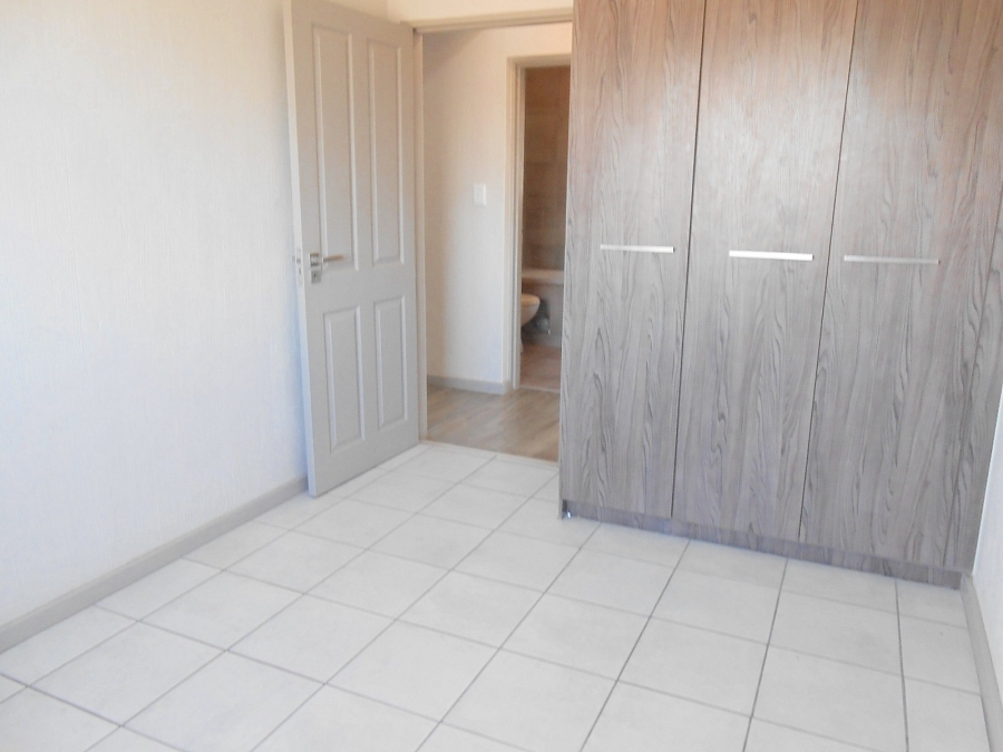 To Let 3 Bedroom Property for Rent in Beverley Gauteng