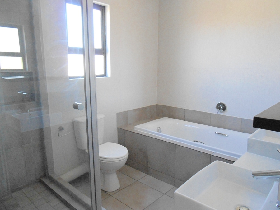 To Let 3 Bedroom Property for Rent in Beverley Gauteng