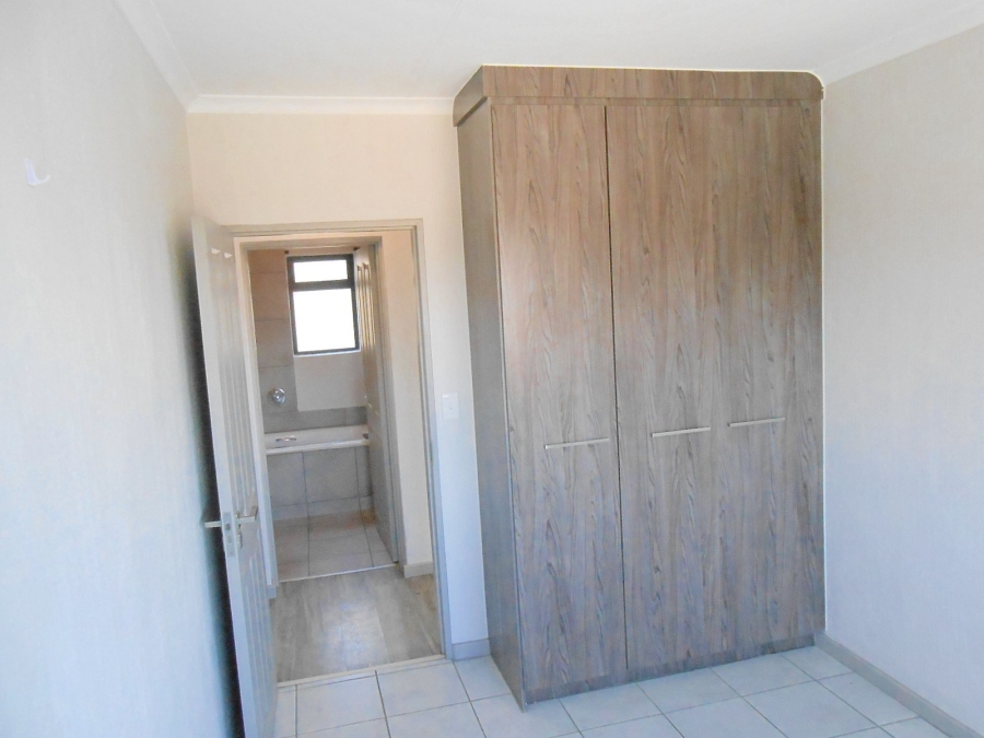 To Let 3 Bedroom Property for Rent in Beverley Gauteng