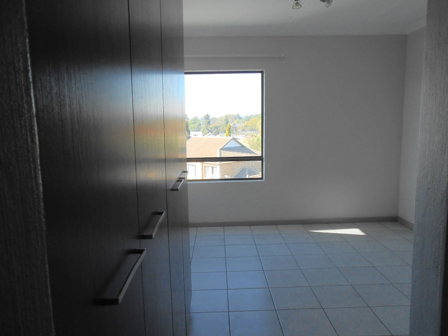 To Let 3 Bedroom Property for Rent in Beverley Gauteng