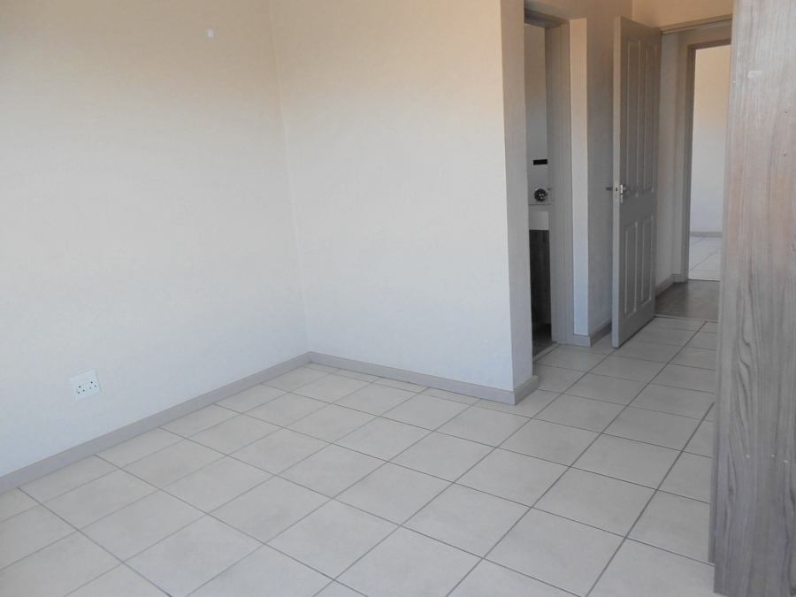 To Let 3 Bedroom Property for Rent in Beverley Gauteng