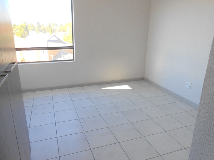 To Let 3 Bedroom Property for Rent in Beverley Gauteng