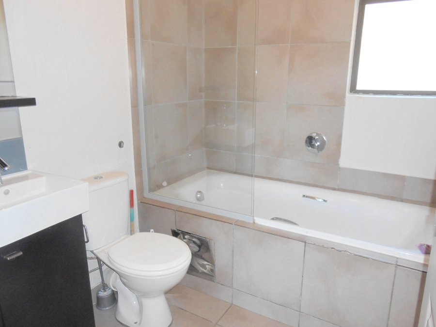 To Let 3 Bedroom Property for Rent in Beverley Gauteng