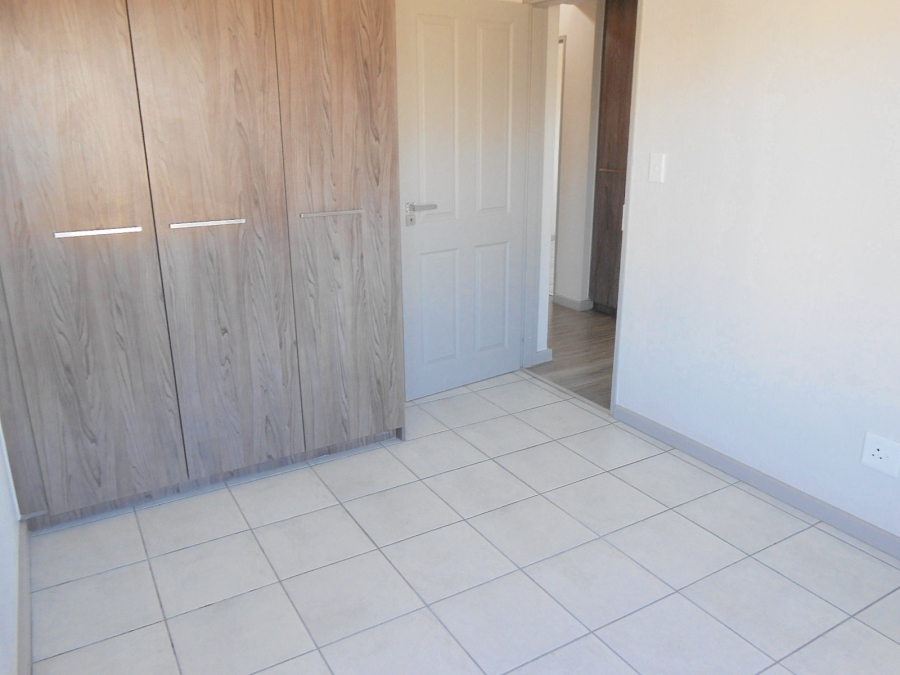 To Let 3 Bedroom Property for Rent in Beverley Gauteng