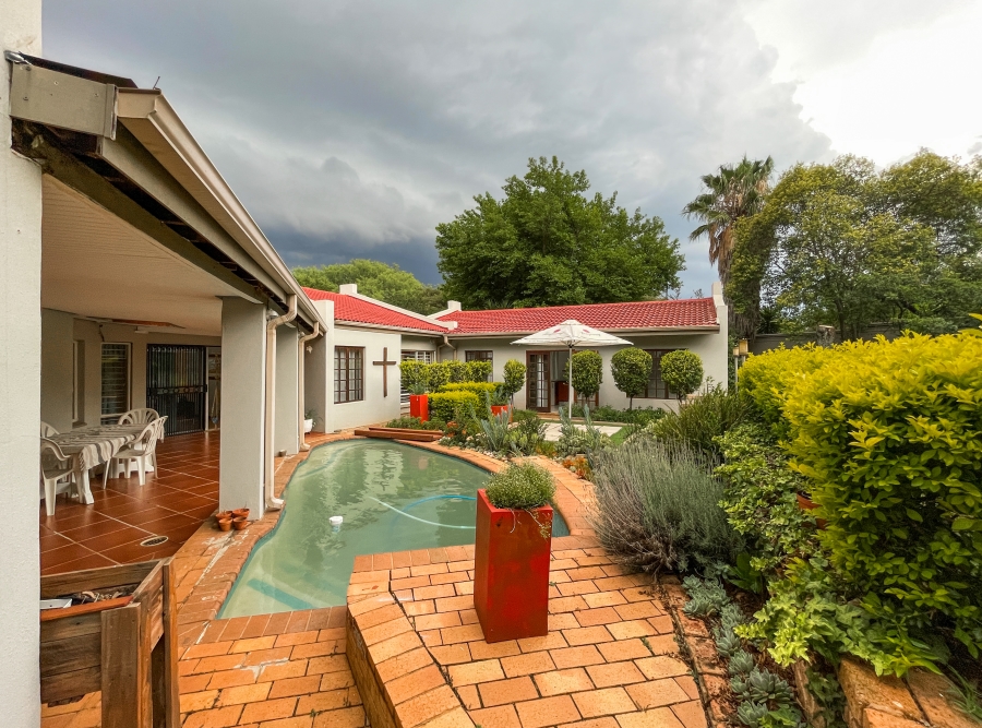 4 Bedroom Property for Sale in Faerie Glen Gauteng