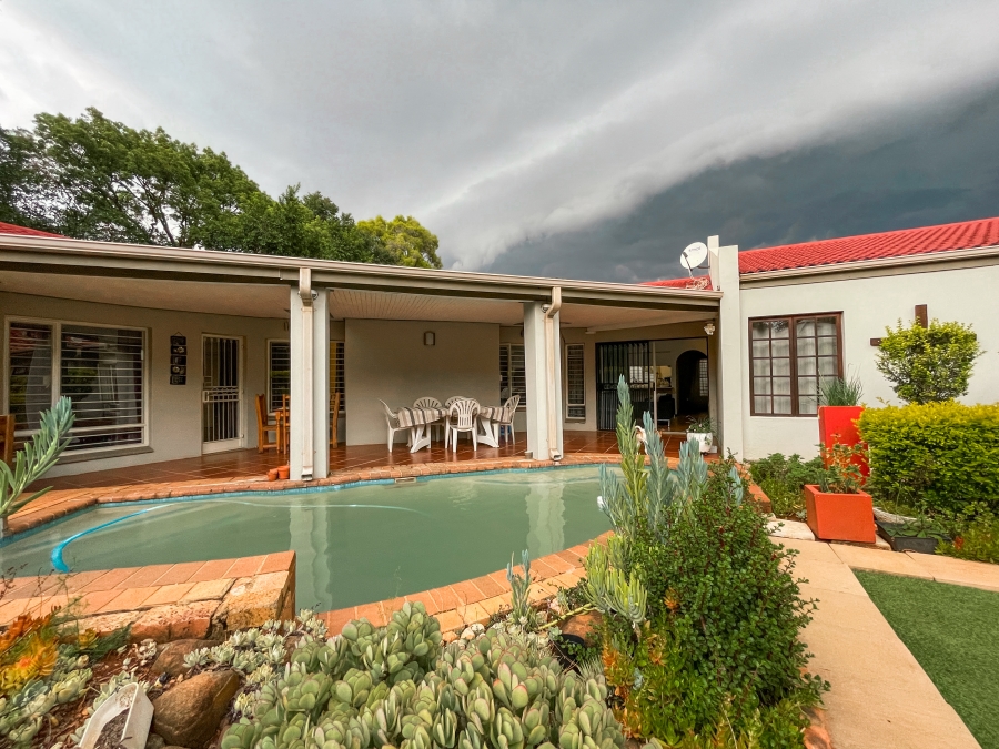 4 Bedroom Property for Sale in Faerie Glen Gauteng