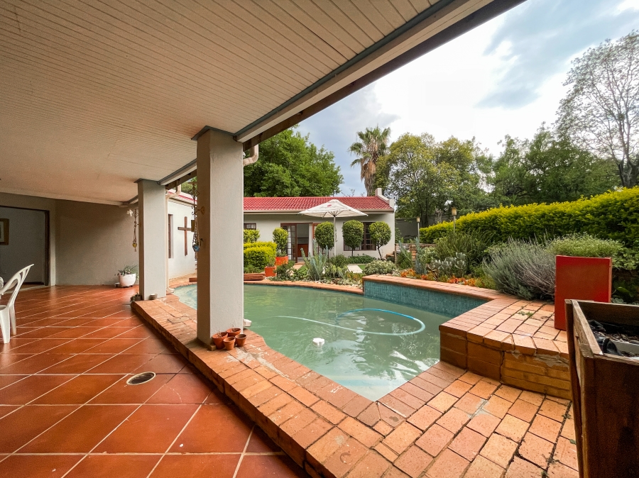 4 Bedroom Property for Sale in Faerie Glen Gauteng