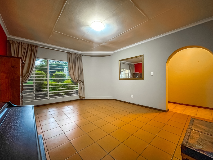 4 Bedroom Property for Sale in Faerie Glen Gauteng