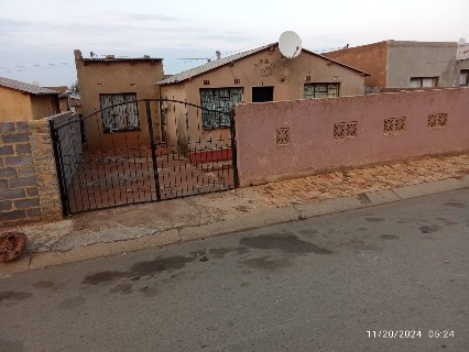 2 Bedroom Property for Sale in Chiawelo Gauteng