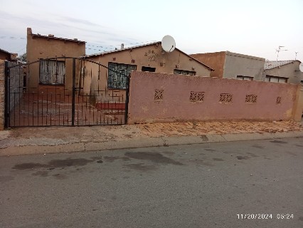 2 Bedroom Property for Sale in Chiawelo Gauteng