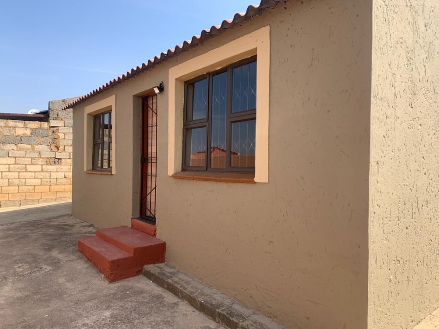 To Let 2 Bedroom Property for Rent in Moroka North Gauteng