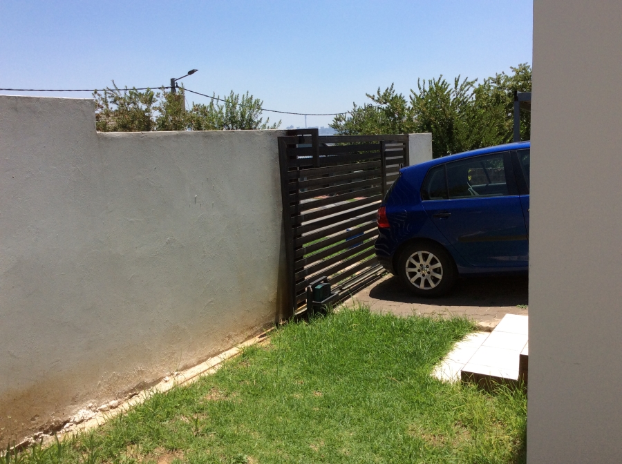 To Let 3 Bedroom Property for Rent in South Hills Gauteng