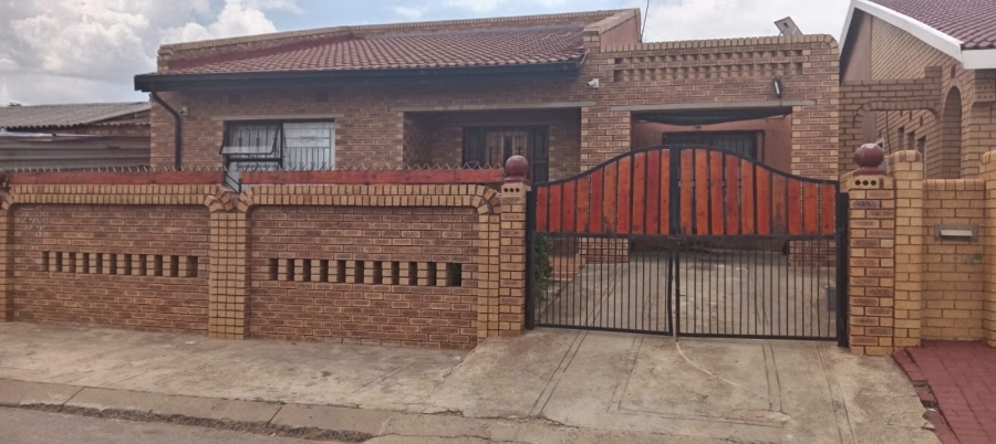 3 Bedroom Property for Sale in Chiawelo Gauteng