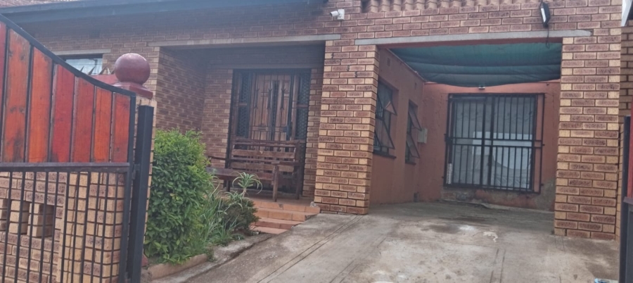 3 Bedroom Property for Sale in Chiawelo Gauteng