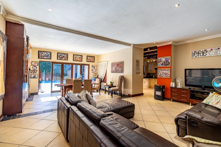 4 Bedroom Property for Sale in Willow Acres Gauteng