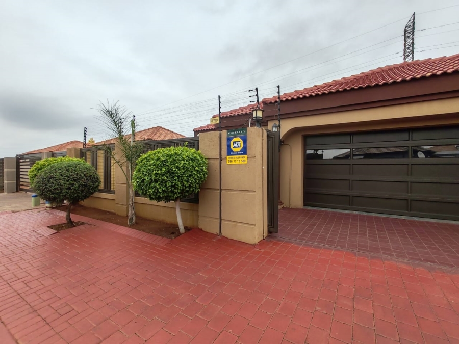 3 Bedroom Property for Sale in The Orchards Gauteng