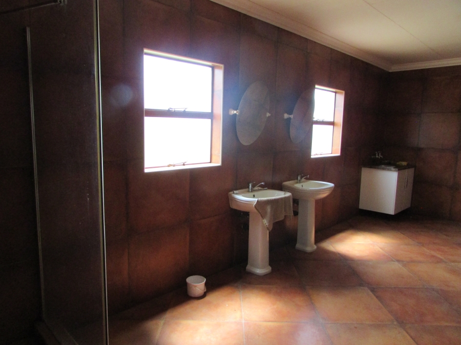 5 Bedroom Property for Sale in Vleikop A H Gauteng