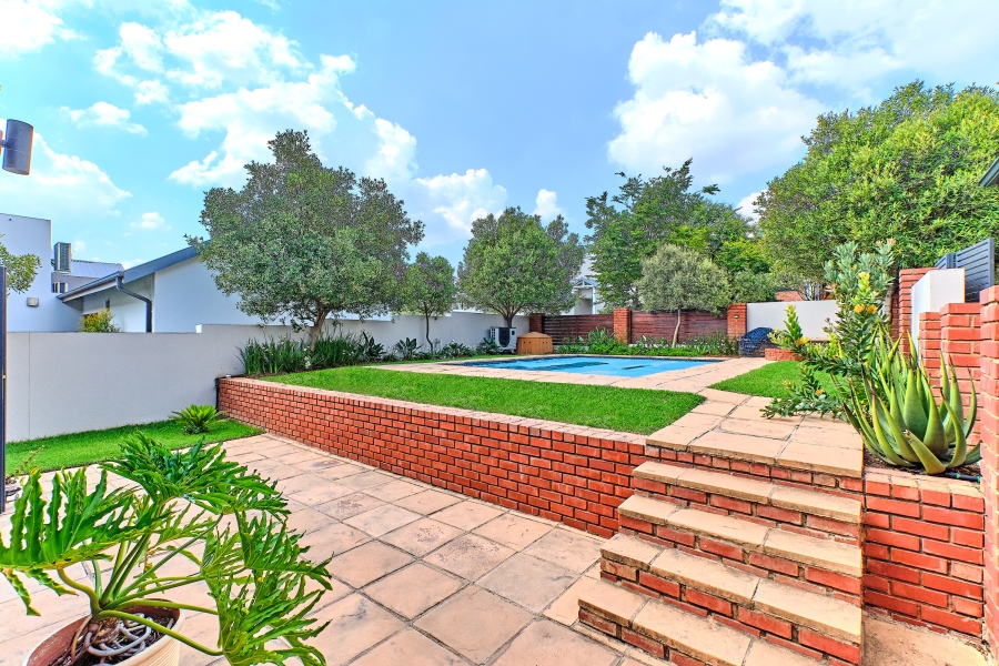 To Let 4 Bedroom Property for Rent in Waterfall Country Village Gauteng