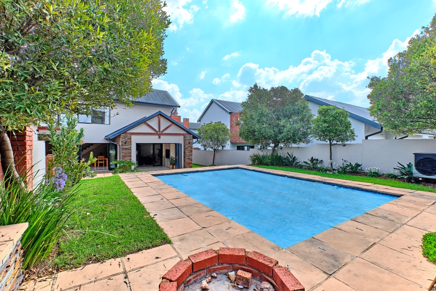 To Let 4 Bedroom Property for Rent in Waterfall Country Village Gauteng