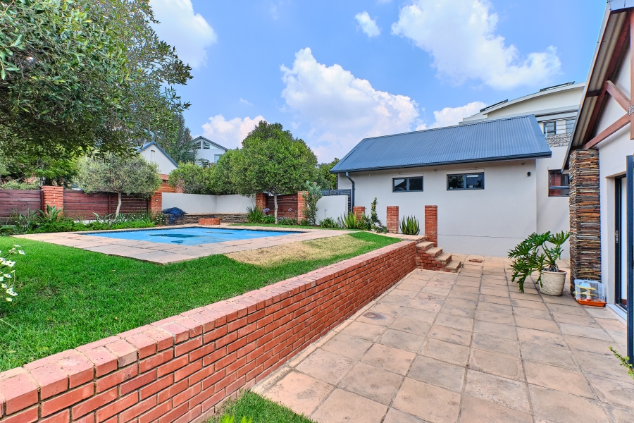 To Let 4 Bedroom Property for Rent in Waterfall Country Village Gauteng