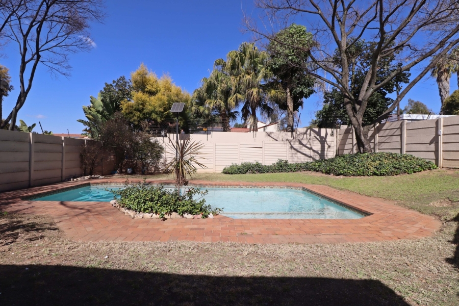 To Let 2 Bedroom Property for Rent in Rivonia Gauteng