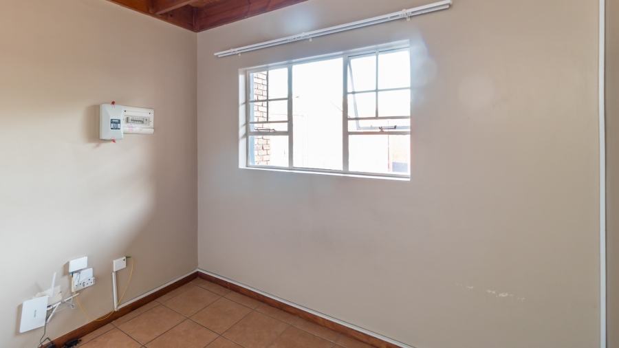 To Let 2 Bedroom Property for Rent in Grand Central Gauteng