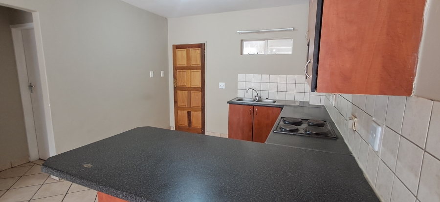 To Let 2 Bedroom Property for Rent in Vorna Valley Gauteng