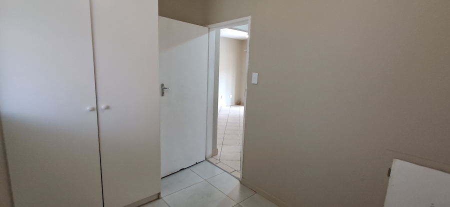 To Let 2 Bedroom Property for Rent in Vorna Valley Gauteng