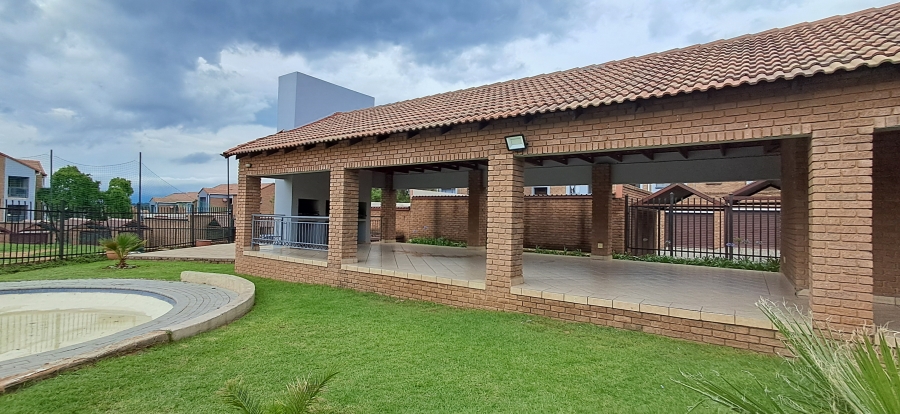 To Let 2 Bedroom Property for Rent in Vorna Valley Gauteng