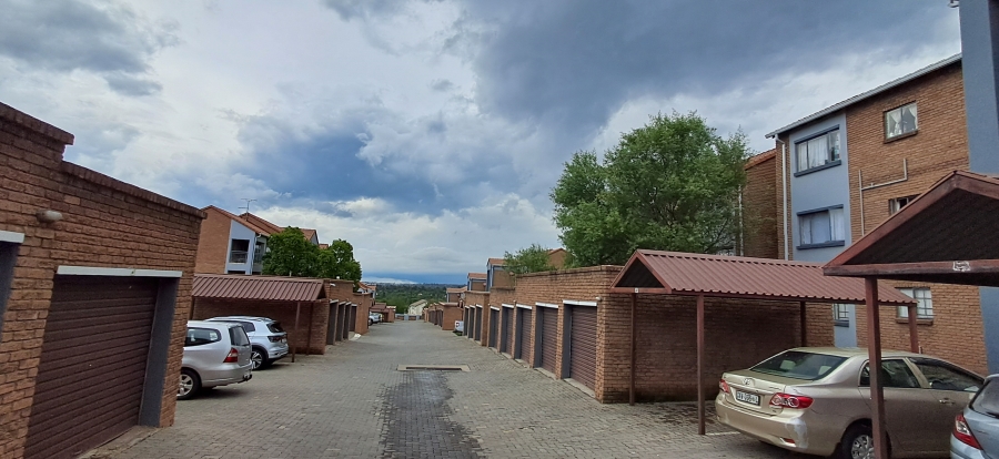 To Let 2 Bedroom Property for Rent in Vorna Valley Gauteng