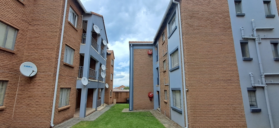 To Let 2 Bedroom Property for Rent in Vorna Valley Gauteng