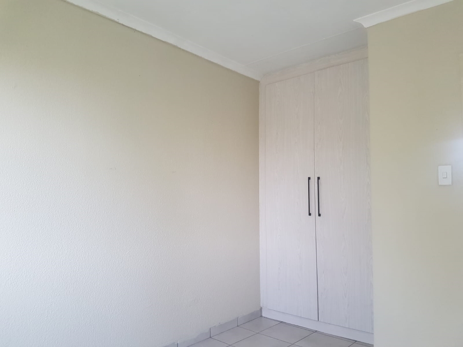 To Let 1 Bedroom Property for Rent in Ormonde Gauteng