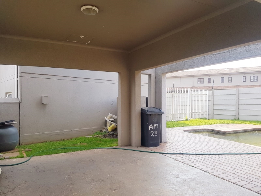 To Let 1 Bedroom Property for Rent in Ormonde Gauteng