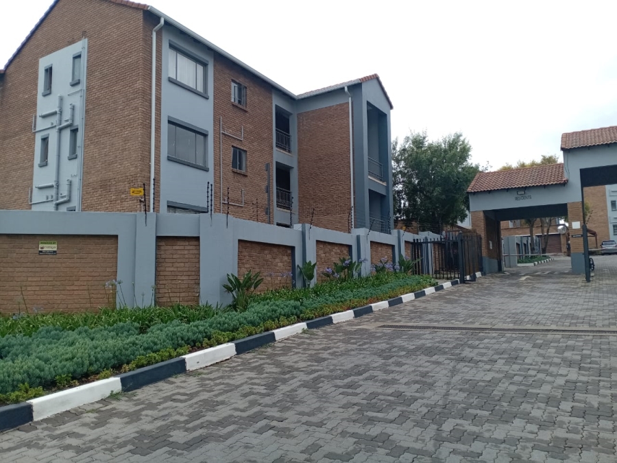 To Let 2 Bedroom Property for Rent in Vorna Valley Gauteng