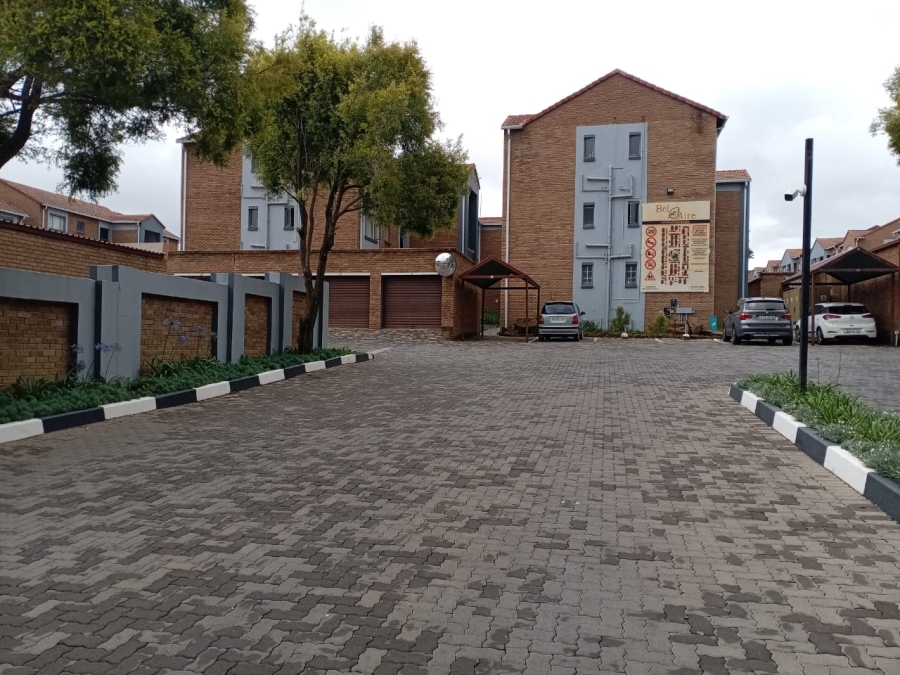 To Let 2 Bedroom Property for Rent in Vorna Valley Gauteng