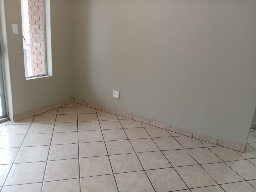 To Let 2 Bedroom Property for Rent in Vorna Valley Gauteng