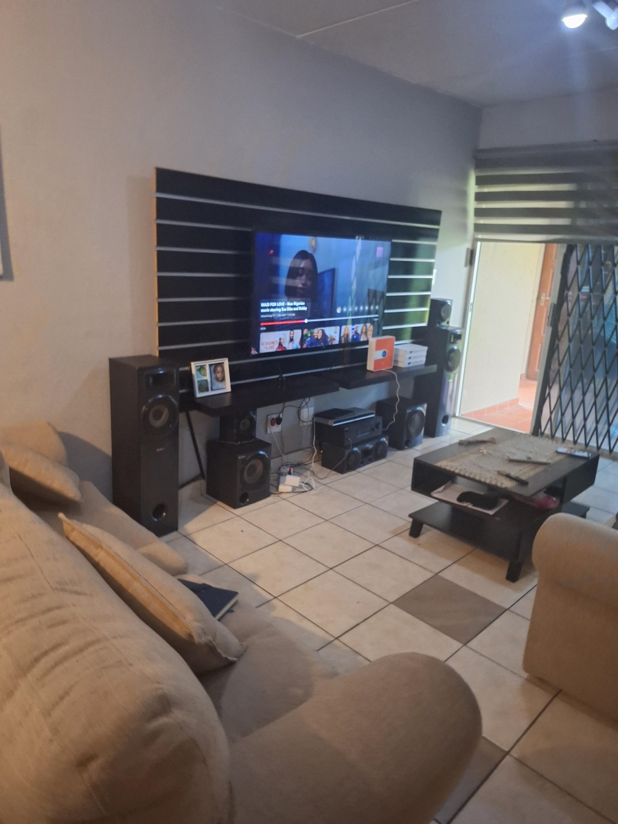 2 Bedroom Property for Sale in Albemarle Gauteng