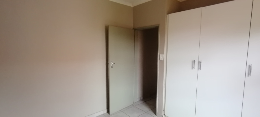 To Let 2 Bedroom Property for Rent in Groblerpark Gauteng