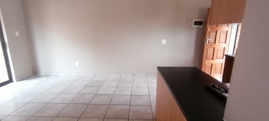 To Let 2 Bedroom Property for Rent in Groblerpark Gauteng