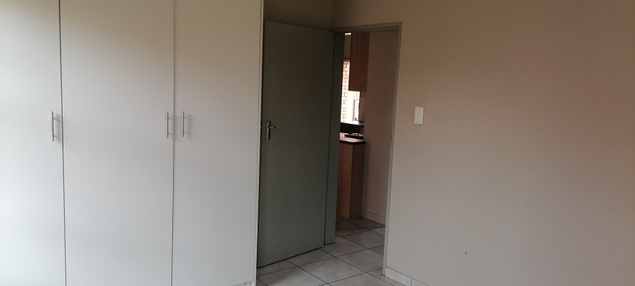 To Let 2 Bedroom Property for Rent in Groblerpark Gauteng