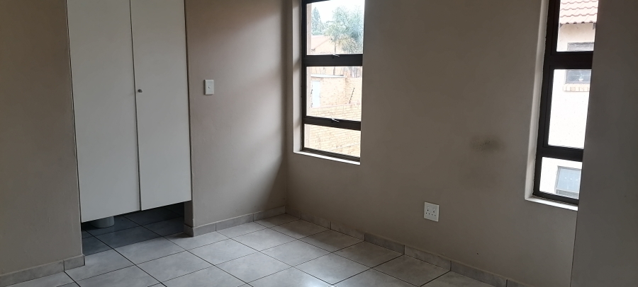 To Let 2 Bedroom Property for Rent in Groblerpark Gauteng