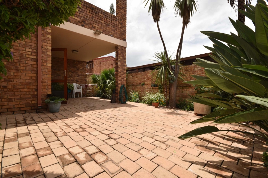 2 Bedroom Property for Sale in Bromhof Gauteng