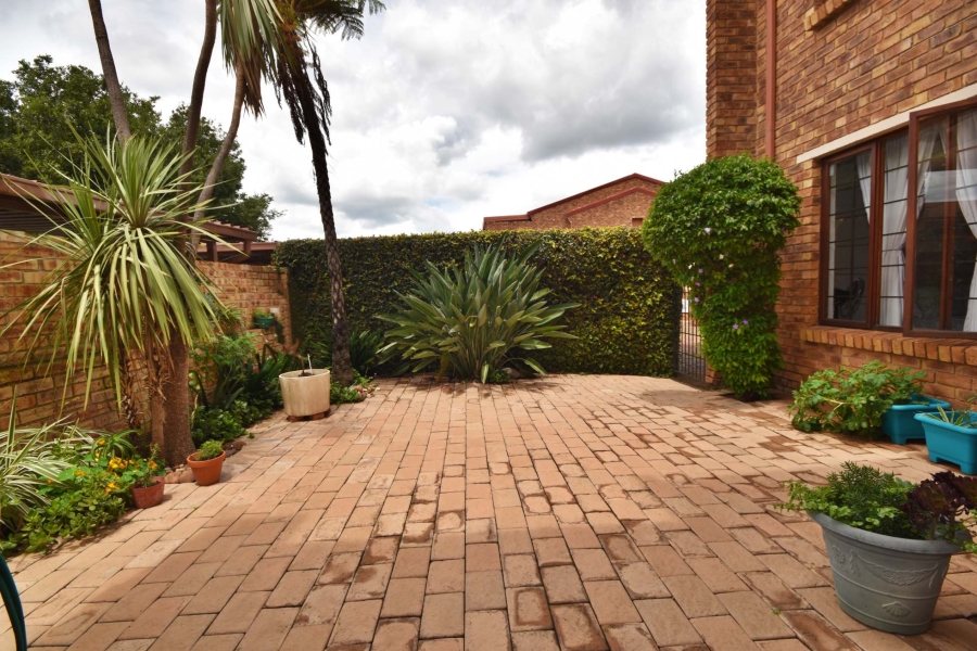 2 Bedroom Property for Sale in Bromhof Gauteng